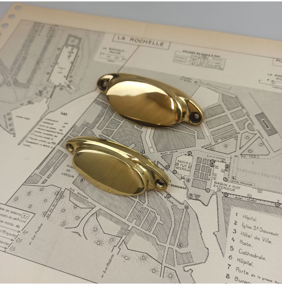 Brass drawer pull with oval shape