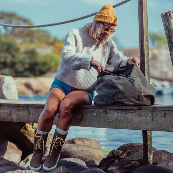 Brown waterproof lace-up high boat boots