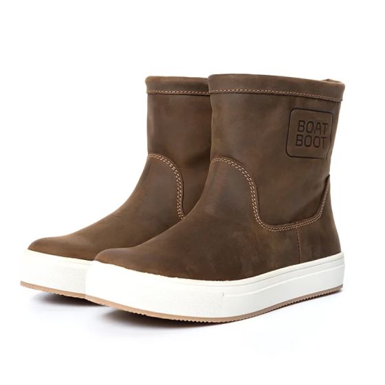 Water-repellent brown low-cut boat boots