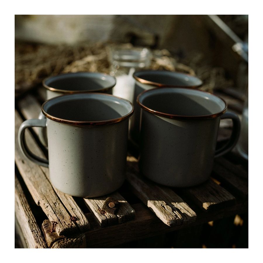 2 speckled grey mugs with bronze rim in enamelled steel