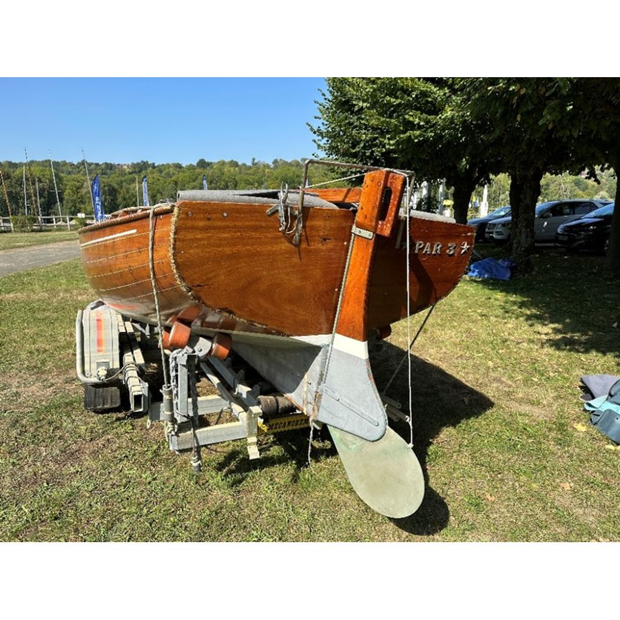 For sale, Marconi Sloop type sailboat in mahogany