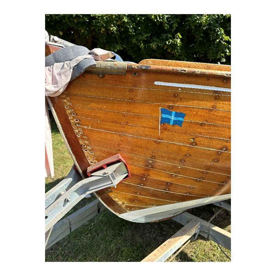 For sale, Marconi Sloop type sailboat in mahogany