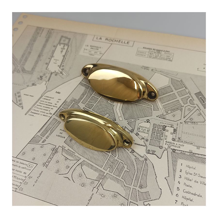 Brass drawer pull with oval shape